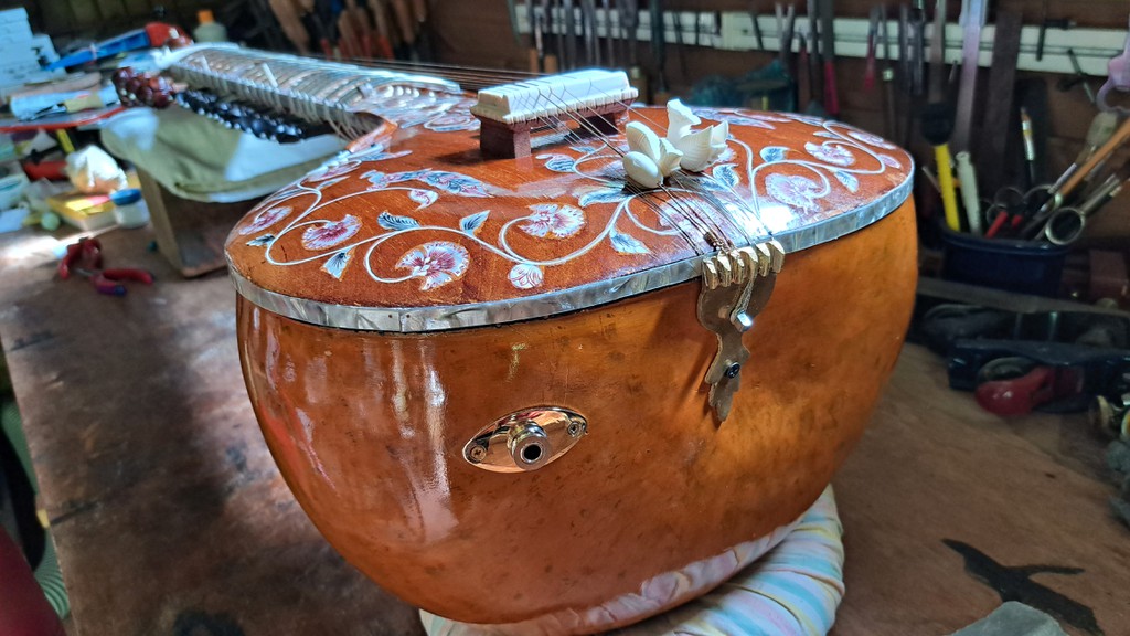 Mayur sitar with K&K transducer Mayur sitar with K&K transducer