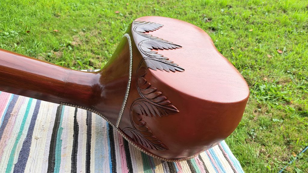 tanpura repair - colour & lacquer